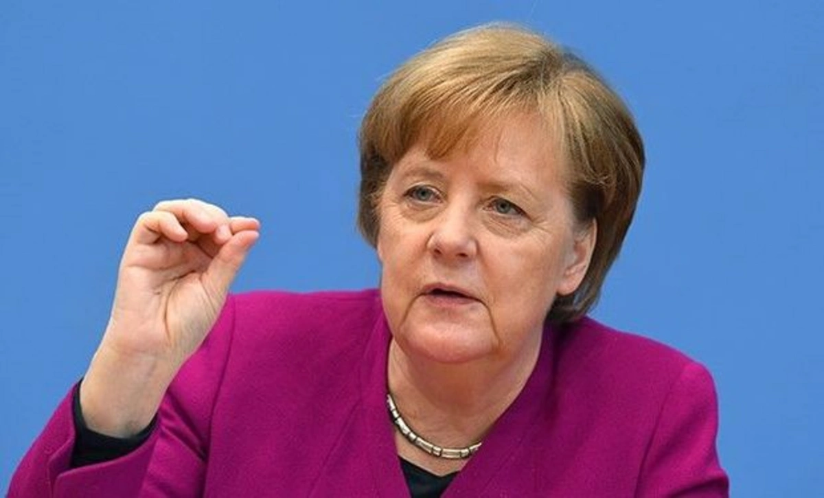 Angela Merkel Gürcüstana rəsmi səfərə gəldi